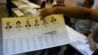 Kandidat lainnya yaitu Muharrem Ince (54), Meral Aksener (61), Selahattin Demirtas (45), Temel Karamollaoglu (77) dan Dogu Perincek (76)