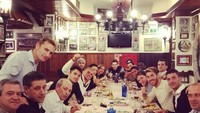 Lunch with the boys, tulis Luka Modric dalam akun Instagramnya. Foto: Instagram @lukamodric10