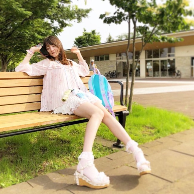 Awalnya dia merasa puas dengan penampilannya yang lebih langsing tapi tetap terlihat natural. Ia pun merahasiakan operasi ekstremnya tersebut ke semua orang.  Foto: dok. Instagram (Venus_Angelic)