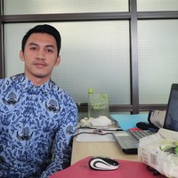 Tak jarang, ia juga menggunakan seragam Korpri. Dengan seragamnya, pesona Junna semakin meningkat. Foto: dok. Instagram (Junnaaditya_mr)