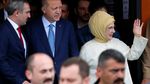 Potret Erdogan Ditemani Cucu Saat Memilih di Pemilu Turki