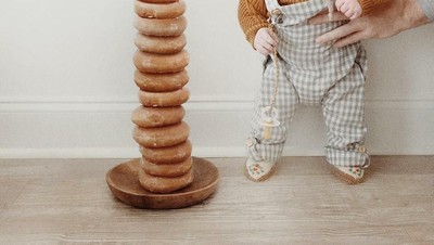 Keren! Ibu Ini Potret Pose Anaknya dengan Tumpukan Donat