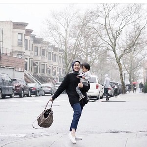 5 Ide Gaya Hijab Simpel untuk Traveling ala Ayudia Bing Slamet 5 Ide Gaya Hijab Simpel untuk Traveling ala Ayudia Bing Slamet