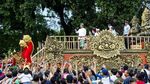 Gaya Jokowi Berpakaian Adat di Pesta Kesenian Bali