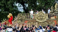 Jokowi menyapa warga Bali. Antara Foto/Wahyu Putro.