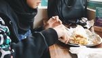 Cantiknya Ekspresi Gitasav, Kim Ji Won Versi Indonesia Ketika Melahap Burger