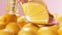 Irisan lemon segar ini dihadirkan dalam bentuk selop cantik.  Foto: instagram @katyperrycollections