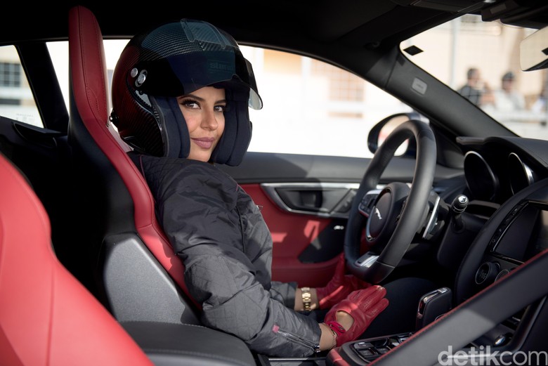 Wanita Pebalap Arab Saudi. Foto: Jaguar Wanita Pebalap Arab Saudi. Foto: Jaguar