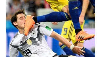 Foto ini sempat menjadi gambaran perjalanan Jerman di Piala Dunia 2018 yang bisa dibilang berantakan. Foto: Meme/Twitter