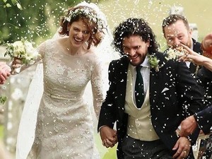 Tampak Bahagia, Kit Harington-Rose Leslie Muncul Perdana Pasca Nikah