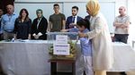 Potret Erdogan Ditemani Cucu Saat Memilih di Pemilu Turki