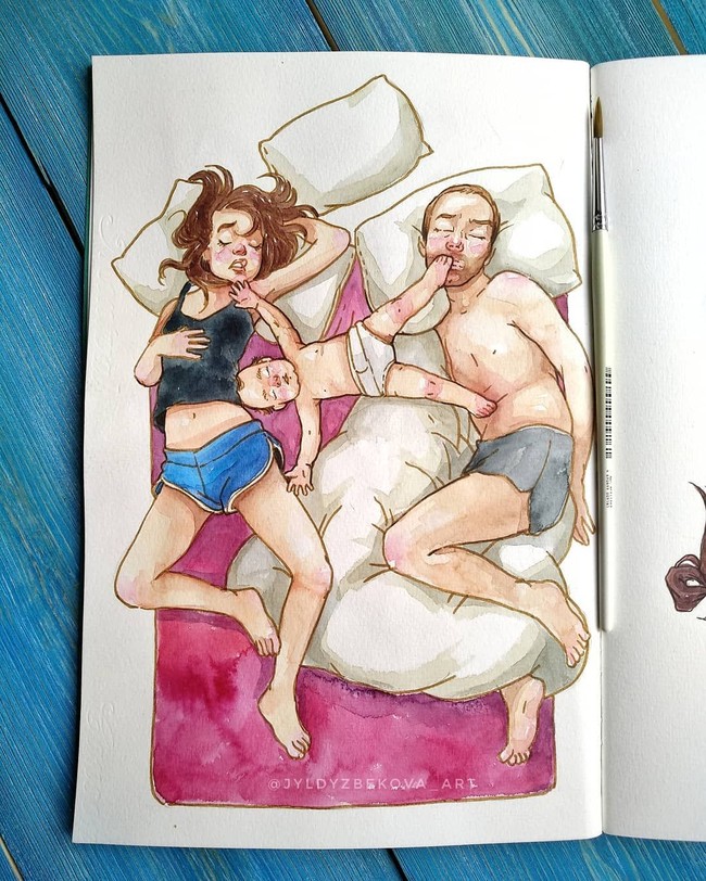 Harus rela berbagi ranjang tidur dengan si kecil, meskipun sang bayi tidurnya banyak memakan tempat. Foto: Dok. Jyldyz Bekova