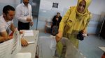 Foto: Warga Turki Ramai-ramai ke TPS untuk Pilih Presiden