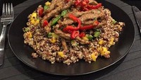 Ada yang tahu ini masakan apa? Daging yang dimasak dengan cabai ini diakui Butland hasil olahannya lho. Keren, ganteng dan jago masak. Foto: instagram @jbutland
