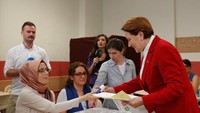 Aksener (61) yang merupakan capres dari Partai Iyi yang baru terbentuk ini, merupakan mantan Menteri Dalam Negeri (Mendagri) dan mantan Wakil Ketua Parlemen Turki.