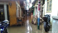 Banjir itu terjadi pada pukul 04.00 WIB. Banjir melanda di RT 11/05 dan RT 13/04 Kebon Pala (Foto: istimewa)