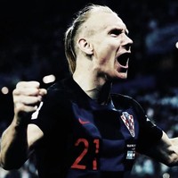 Gaya rambut pemain bertahan Kroasia, Domagoj Vida termasuk yang jadi bahan meme di media sosoal. Pemain dengan tinggi 184 itu bertanding dengan rambut dikuncir ponytail dan bagian bawah rambutnya dipotong habis. Netizen menyebut rambutnya ini mirip karakter Jar Jar Binks dalam film Star Wars. Foto: Instagram