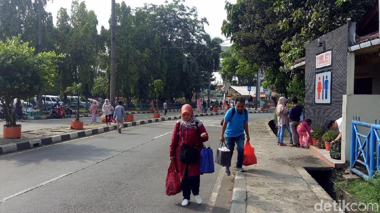 Terminal Kampung Rambutan Mulai Sepi dari Pemudik Arus Balik Terminal Kampung Rambutan Mulai Sepi dari Pemudik Arus Balik