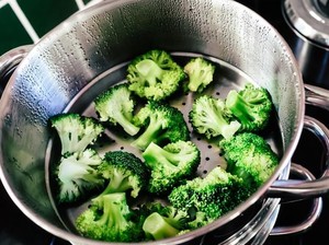 Mau Jago Masak? Yuk, Kenali Dulu 8 Metode Dasar Masak Ini!