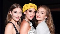 Pada momen itu hadir pula sahabatnya seperti Gigi Hadid dan Grace Elizabeth. Dok. Instagram/dualipa
