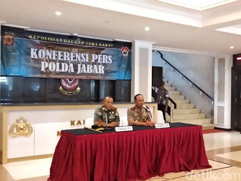Pangdam dan Kapolda Tegaskan Netral di Pilkada Serentak Jabar Pangdam dan Kapolda Tegaskan Netral di Pilkada Serentak Jabar