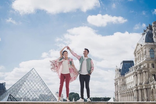 Ruben Onsu juga berkunjung ke Muse de Louvre, museum seni terbesar di dunia yang berada di Paris, Prancis. (ruben_onsu/Instagram) Ruben Onsu juga berkunjung ke Muse de Louvre, museum seni terbesar di dunia yang berada di Paris, Prancis. (ruben_onsu/Instagram)