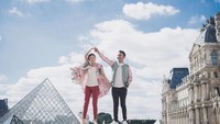Ruben Onsu juga berkunjung ke Muse de Louvre, museum seni terbesar di dunia yang berada di Paris, Prancis. (ruben_onsu/Instagram)