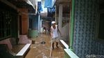 Ratusan Rumah Terendam Banjir di Kampung Melayu