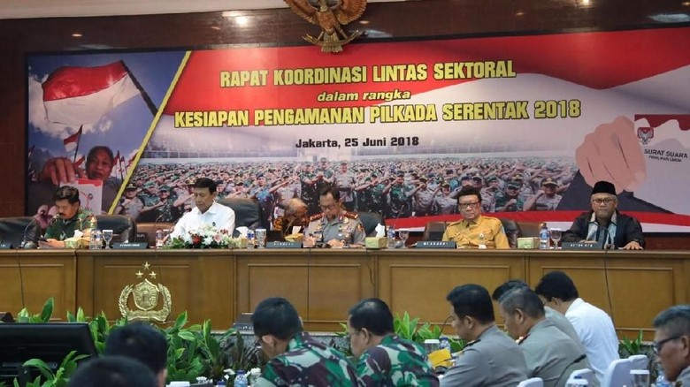 Menko Polhukam hingga Kapolri Rapat Pengamanan Pilkada Serentak Menko Polhukam hingga Kapolri Rapat Pengamanan Pilkada Serentak