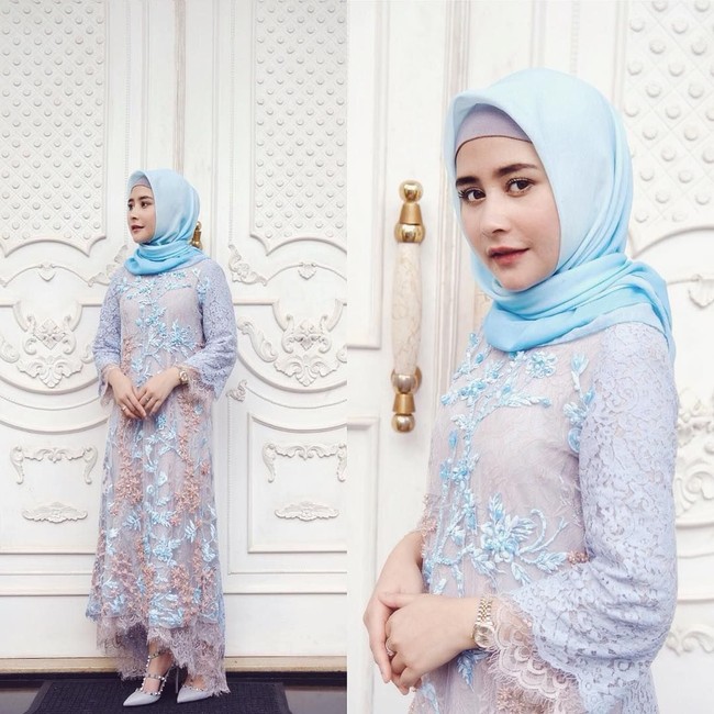 Prilly memilih hijab segi empat polos dengan bahan katun paris yang nyaman. Hijabnya ini terlihat serasi dengan dress berbahan lace dengan warna senada. Tekstur dan motif pada dress tersebut terlihat cocok dipadukan dengan hijab yang polos. Foto: Instagram/PrillyLatuconsina