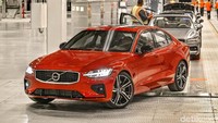 Sedan mewah Volvo S60 merupakan Volvo pertama yang diproduksi di Amerika Serikat. Foto: Volvo