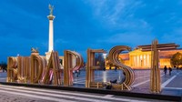 Film A Good Day to Die Hard syuting di berbagai lokasi di Budapest. Termasuk di Heroes Square (Hungarian National Tourist Office)