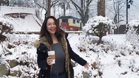 Selain menjelajahi Singapura, dia juga berkunjung ke tempat-tempat eksotis di negara lain. (fionafussi/Instagram)