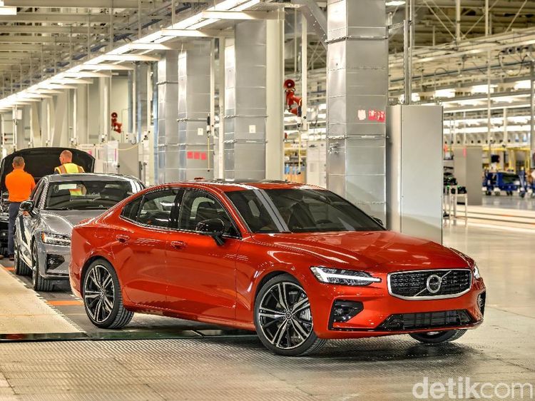 Mobil Pertama Volvo di Tanah Donald Trump