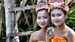 Potret Bule Spanyol Mengagumi Bali dan Keramahannya