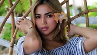 Penampilan Jessica Iskandar saat berlibur di Mentawai menuai pujian netizen. Foto: Dok. Instagram/inijedar