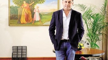 Nikesh Arora sekarang menjabat sebagai CEO dan chairman Palo Alto Networks. Pria berusia 50 tahun ini sudah malang melintang di jagat teknologi. Sebelumnya dia adalah eksekutif Google lalu bergabung ke Softbank Group sebagai Presiden. Foto: istimewa