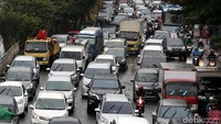 Usai libur Lebaran lalu lintas Jakarta kembali macet.