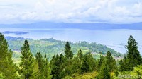Inilah keindahan Danau Toba yang selalu bikin kangen wisatawan dan siapapun yang berasal dari sana. Ini pemandangan dari Desa Nainggolan di Pulau Samosir (Sena Pertiwi/detikTravel)