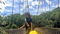 Manushi tak melewatkan kunjungan ke Indonesia, salah satu daerah yang ia datangi adalah Banten (manushi_chhillar/Instagram)