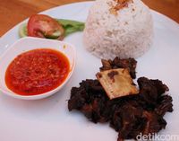 Cerita Cafe: Mantap! Iga Penyet dan Mie Godok Sedap Ada di Sini