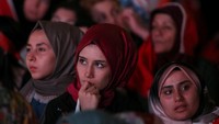 Mereka turun ke jalan di Ankara, Turki. REUTERS/Stoyan Nenov.