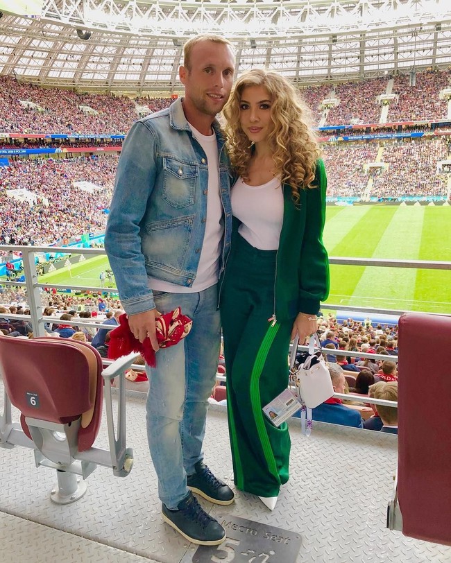 Satu lagi istri pemain gelandang tim Rusia yang memiliki penampilan memesona. Dia adalah Darya Glushakova. Darya merupakan istri dari Denis Glushakov yang juga pemain klub Spartak. Foto: Dok. Instagram glushak8