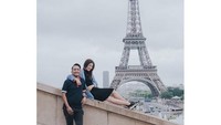 Ruben Onsu bersama istrinya Sarwendah menghabiskn libur Lebaran ke Prancis. Mereka ikut memboyong putri semata wayang mereka, Thalia. (ruben_onsu/Instagram)