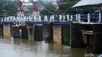 Bendungan Katulampa sempat siaga empat pada Minggu (24/6) malam.