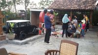 Nikmatnya Ayam Ingkung Lava yang Pedas Gurih di Lereng Merapi