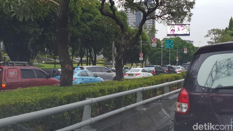 Lalin di Exit Semanggi dan Jalan Gatot Subroto Macet Lalin di Exit Semanggi dan Jalan Gatot Subroto Macet