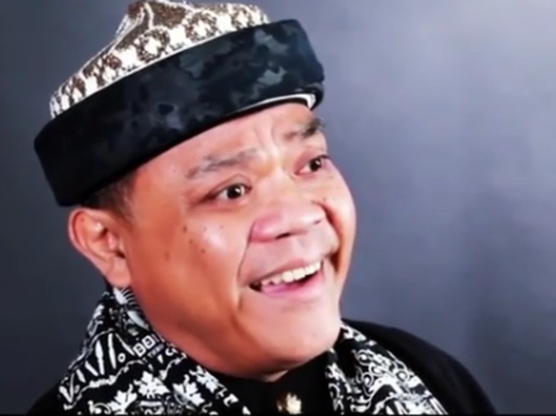 Hari Moekti, Si Guru yang Candaanya pun Berisi Nilai Agama Hari Moekti, Si Guru yang Candaanya pun Berisi Nilai Agama