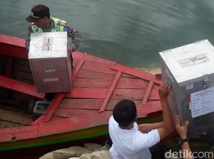 Logistik Pilgub Jatim ke Pulau Gili Probolinggo Mulai Didistribusikan