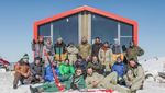 Wow, Rumah Ini Diangkut Pakai Heli ke Atas Gunung